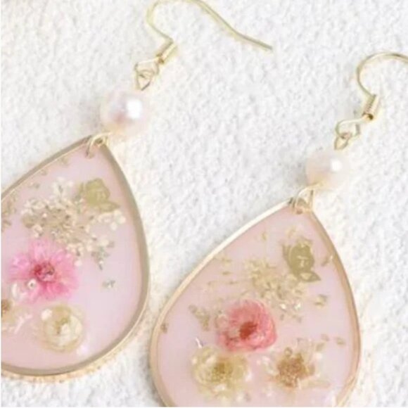 ⭐️❤️FREE Dried Flower Butterfly Tear Water Drop Hipster Classy Chic Hip Earrings - Picture 3 of 4